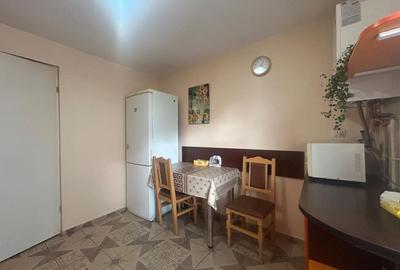 Apartament cu 3 camere semidecomandat, mobilat în Hipodrom 2 - 3