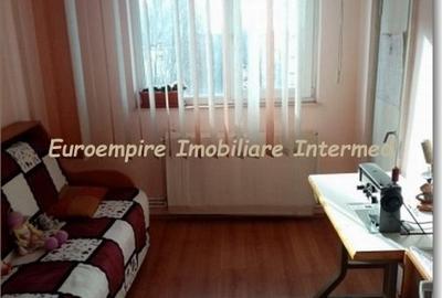 Apartament cu 3 camere decomandat în Km 4-5