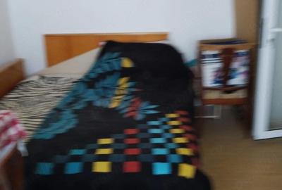 Garsonieră decomandată în Est