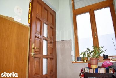 Apartament cu 5 camere în Central - 1