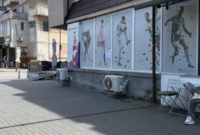 Spațiu comercial, de 50 mp, în Central - 3