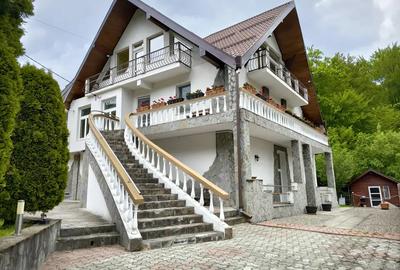 Casă cu 6 camere în Central