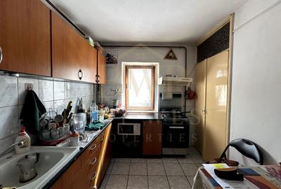 Apartament cu 3 camere semidecomandat, mobilat în Dâmbovița - 2