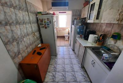 2 camere decomandat, zona Dacia, etaj 3/4 - 3