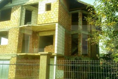 Casa cu 7 camere, 390 mp, teren 600 mp, zona Unirii - 2