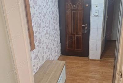 Apartament cu 3 camere semidecomandat în Central - 1