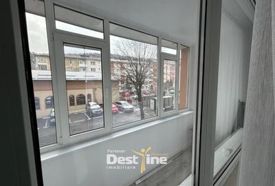 Apartament cu 3 camere semidecomandat în Central - 11