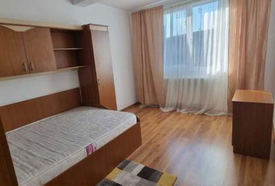 Apartament cu 3 camere semidecomandat în Central - 2