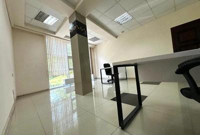 Spațiu comercial, de 45 mp, în Apărătorii Patriei