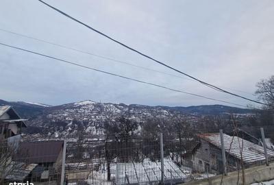 Casă cu 4 camere cu Teren 12000 Mp în Central - 2