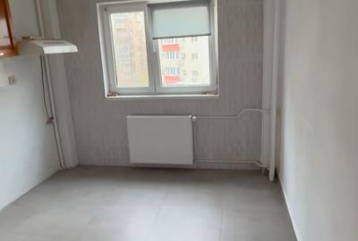 Apartament cu 3 camere decomandat în Tineretului