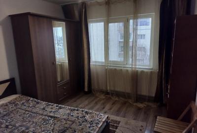 Apartament cu 3 camere decomandat în Traian - 2