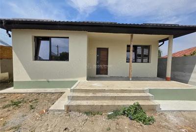 Casa noua la gri - Gostinari - 3 camere - baie - 110mp - 700mp teren