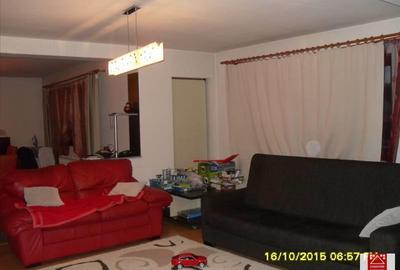 Casă cu 5 camere cu Canalizare în Micălaca