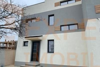 Casă individuală cu 3 camere cu Canalizare în Central
