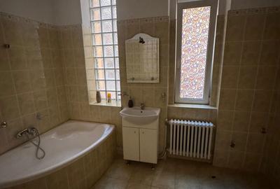 Spațiu comercial, de 100 mp, în Central - 2