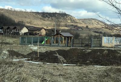 Vand teren intravilan Livezeni,900mp,drum privatla 100 m de strada principala. - 5