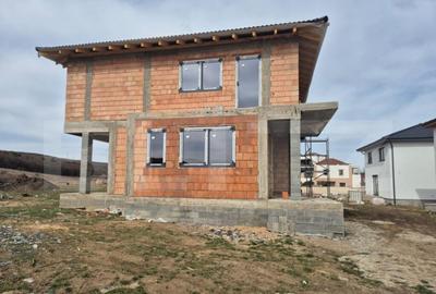 Casă cu 4 camere cu Teren 532 Mp în Corunca - 4