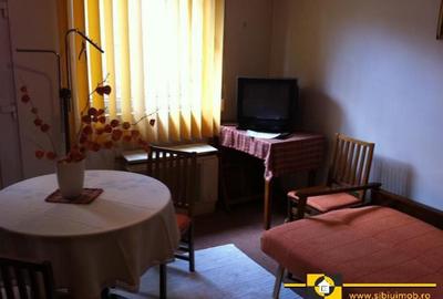 Garsoniera la casa str.moldoveanu-milea acces separat - 1