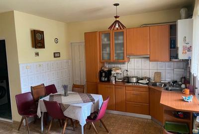 Casă cu 3 camere în Central - 2