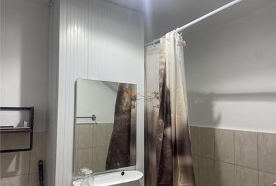 Garsoniera , zona ultracentrala - Piata Moldovei , et 3/4 , - 16