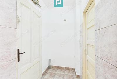 Garsoniera/spa?iu comercial strada Poetului Vlaicu - 11
