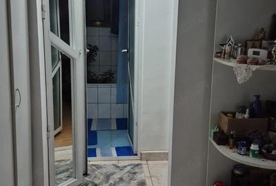 Apartament cu 2 camere decomandat în Km 5 - 4