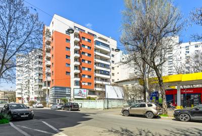 Apartament cu 3 camere semidecomandat, mobilat în Banu Manta