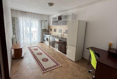 Garsonieră decomandată, mobilată în Florești
