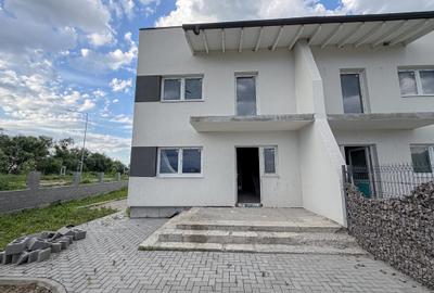 Duplex cu 3 camere cu Canalizare în Cristian - 5