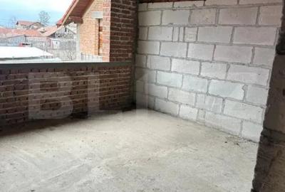 Casă cu 7 camere cu Teren 1400 Mp în Central - 12