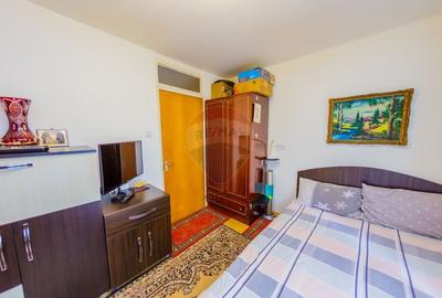 De Vanzare, Bd. Unirii, apartament cu 3 camere, boxa si garaj De Vanzare, Bd. Unirii, apartament cu 3 camere, boxa si garaj - 13