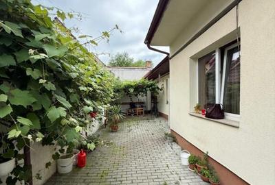 Casa centrala de vanzare- zona Cristian - 4