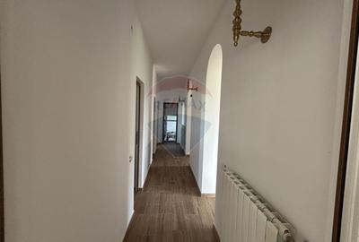 Casa cu 5 camere finisata si 10.400 m2 teren de vanzare in BOTIZ SM - 24