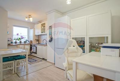 Apartament cu 2 camere semidecomandat, mobilat în Tractorul - 8