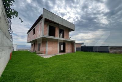 Casa individuala | 5 camere | D + P + E | 186 mp. | Teren 415 mp. - 1