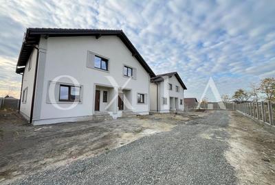 Duplex cu 4 camere cu Canalizare în Moșnița Veche - 1