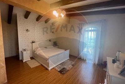 Casă cu 4 camere cu Teren 328 Mp în Golești - 2