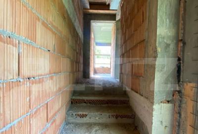 Casa la rosu, cu 3 camere, 74 mp, teren 800 mp, zona Centur - 6