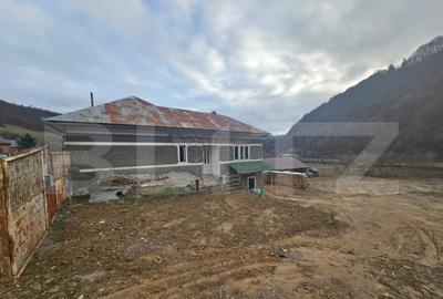 Casa veche cu 4 camere, demisol, teren 300 mp, zona Campen - 18