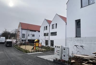 Duplex cu 5 camere cu Canalizare în Bună Ziua - 4