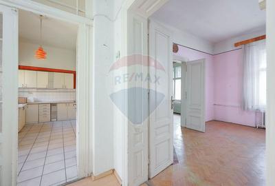 Apartament cu 4 camere semidecomandat în Central - 12
