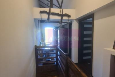 Casă cu 4 camere în Central