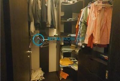 Royal Imobiliare - Vanzare apartament 3 camere zona 9 MAI - 11