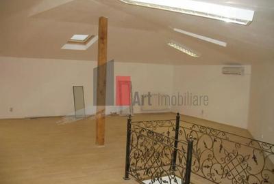 Oportunitate Unică! Vilă Spațioasă lângă Podul Grant, Ideală pentru Birouri - 3