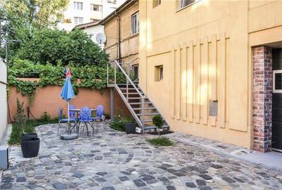 Casă individuală cu 7 camere cu Canalizare în Sebastian