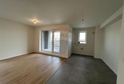 Apartament cu 3 camere decomandat în Tractorul - 3