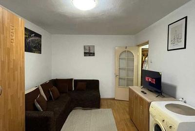 Garsonieră decomandată în Vest