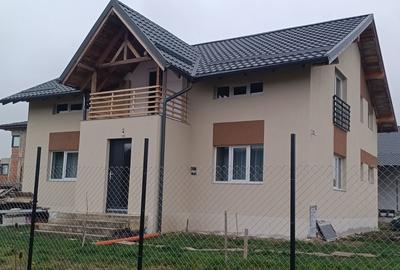 Casă cu 4 camere în Jucu - 2