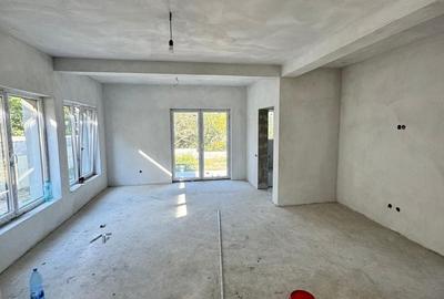 Casă cu 4 camere cu Teren 200 Mp în Central